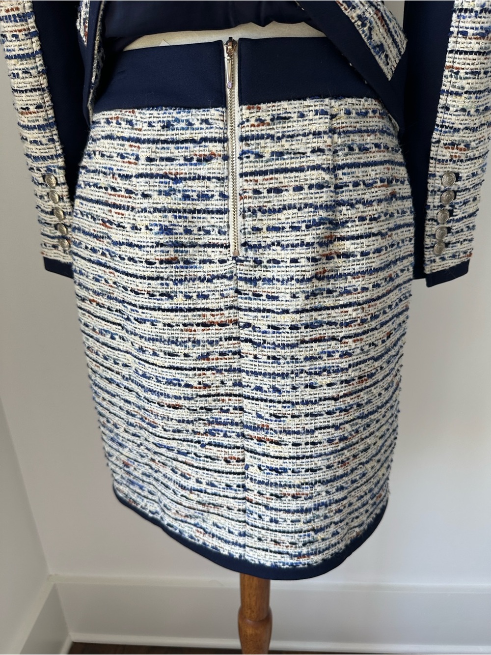 White House Black Market Classic Navy-Trim Tweed Jacket & Skirt Suite Size 2 - Picture 7 of 13